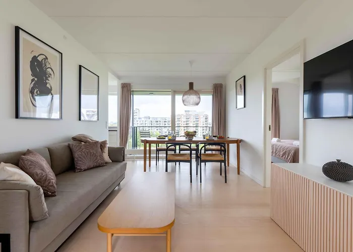 Stylish 3Br Apartment W Two Balconies