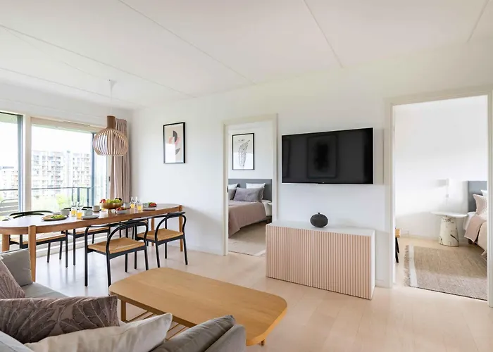 Stylish 3Br Flat W Two Balconies