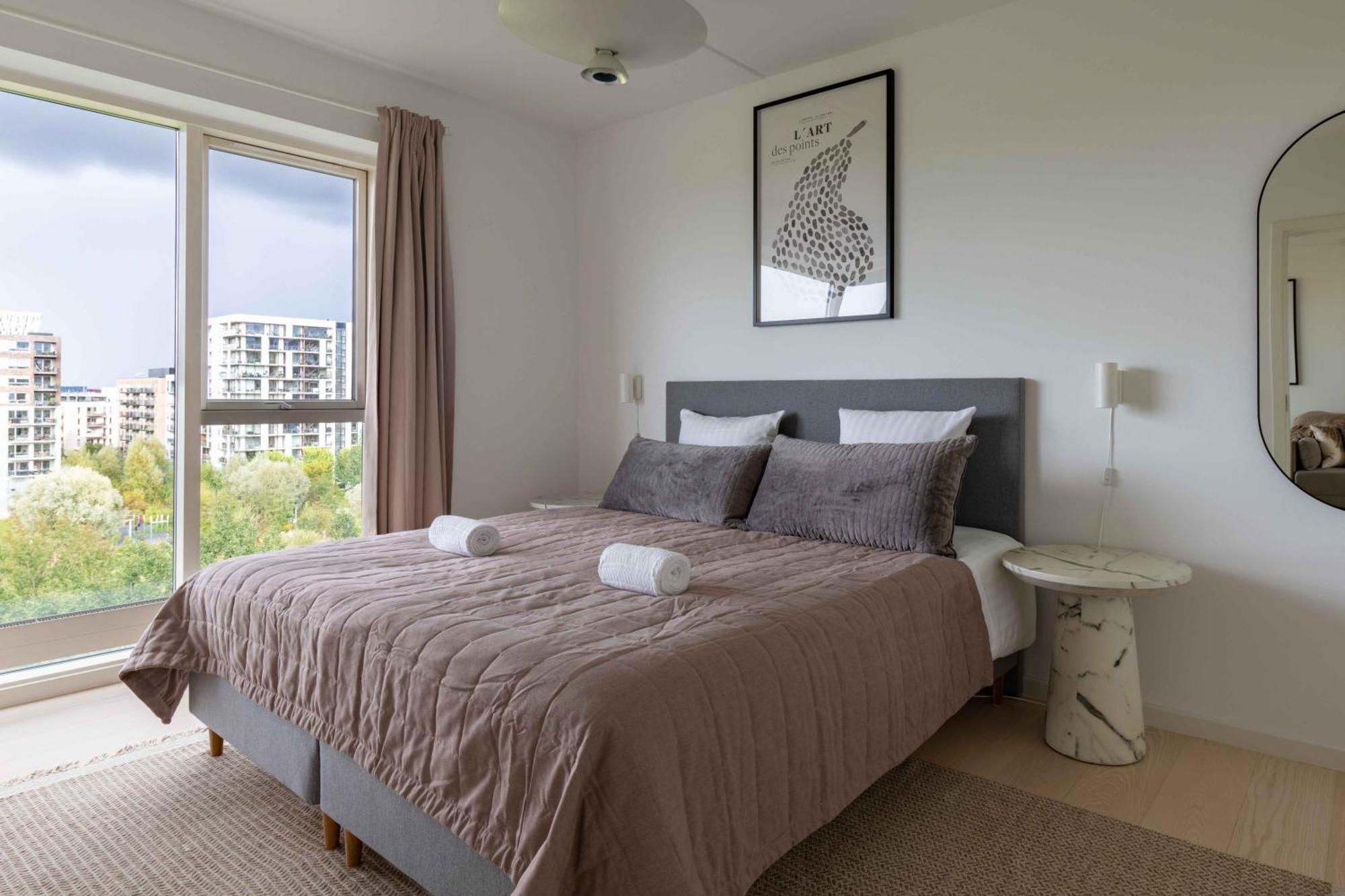 Stylish 3br Flat W Two Balconies Apartment *