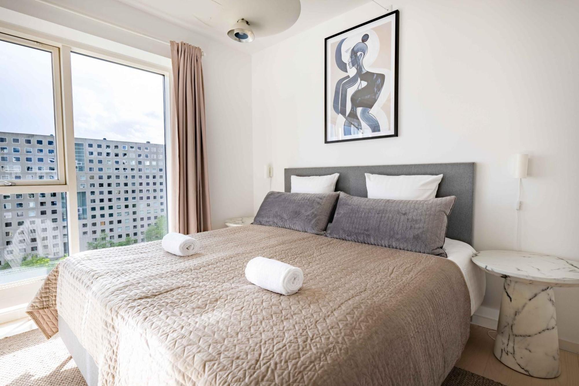 Stylish 3br Flat W Two Balconies Apartment *