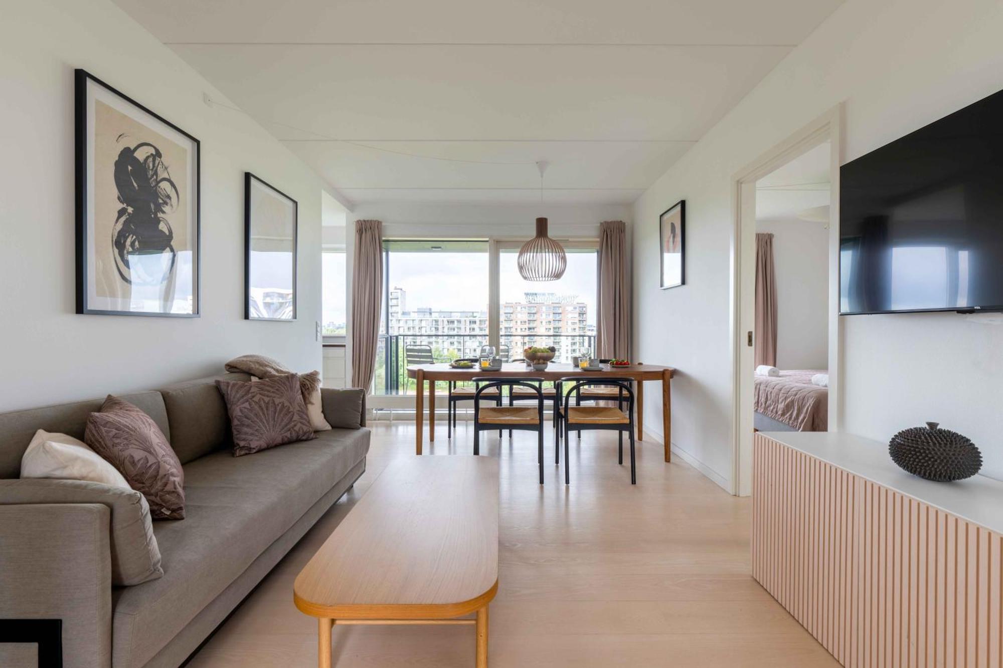 Stylish 3br Flat W Two Balconies